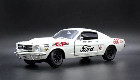 1/24 1965 Ford Mustang Fastback 2+2